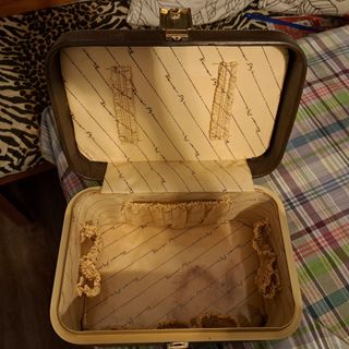 Maletín neceser rígido Karmar