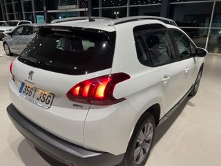 Peugeot 2008 2016 1.2I Pure Tech