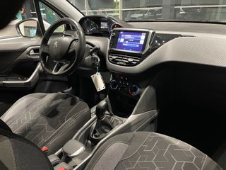 Peugeot 2008 2016 1.2I Pure Tech