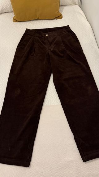 Pantalón pana straight pinzas marrón oscuro Zara