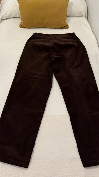 Pantalón pana straight pinzas marrón oscuro Zara