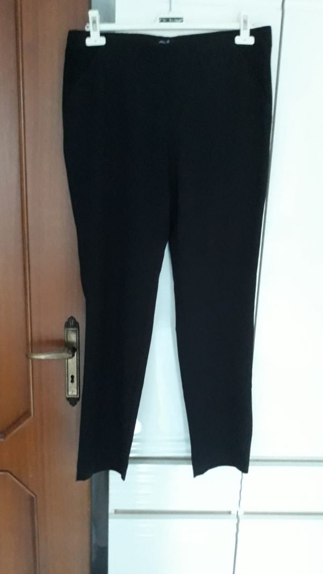 Pantaloni modello "jegging"