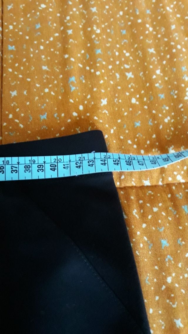 Pantaloni modello "jegging"