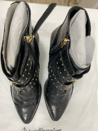 Botines tacon hebillas Stradivarius. Talla 38