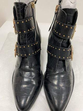 Botines tacon hebillas Stradivarius. Talla 38