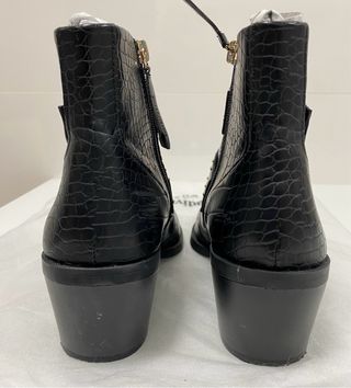 Botines tacon hebillas Stradivarius. Talla 38