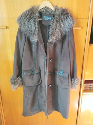Abrigo de piel vuelta marrón Marca Baronia