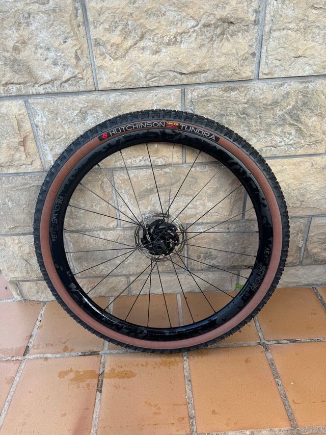 cubierta de Gravel Tundra 700x50C Tubeless