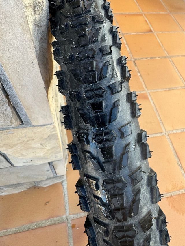 cubierta de Gravel Tundra 700x50C Tubeless