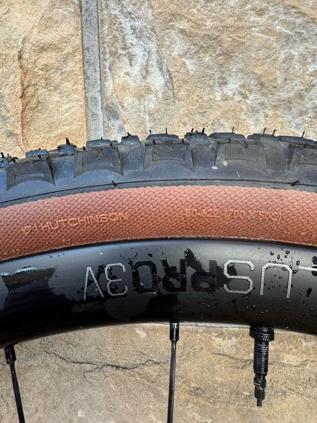 cubierta de Gravel Tundra 700x50C Tubeless