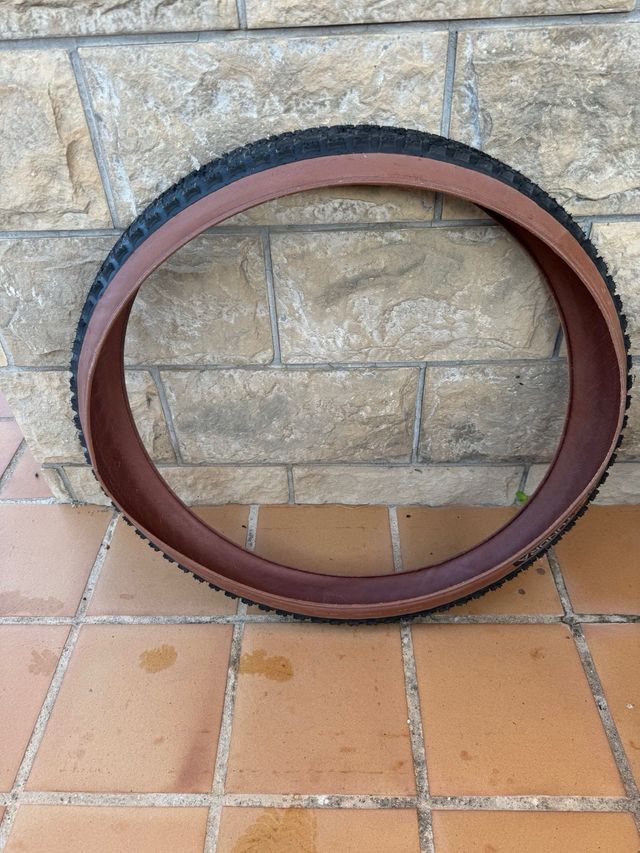 cubierta de Gravel Tundra 700x50C Tubeless