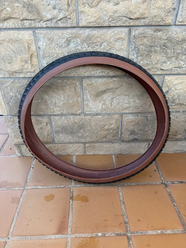 cubierta de Gravel Tundra 700x50C Tubeless