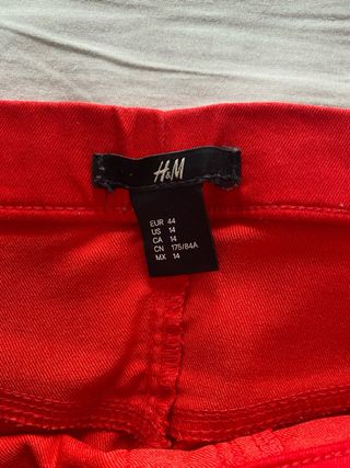 Pantalón pitillo rojo