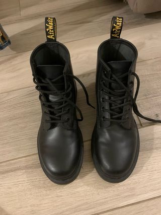 Dr. Martens 38