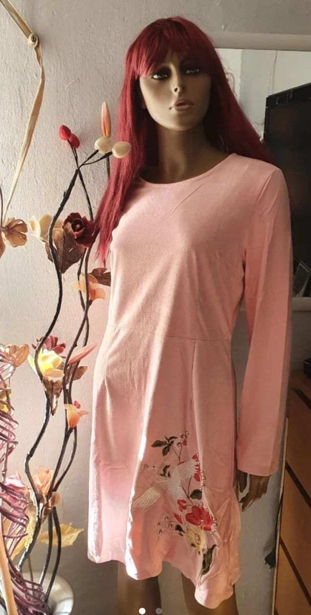 Vestido rosado mujer manga larga bordado