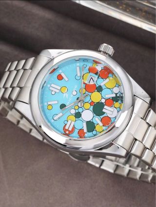 RELOJ CON ESFERA INTERIOR de COLORES