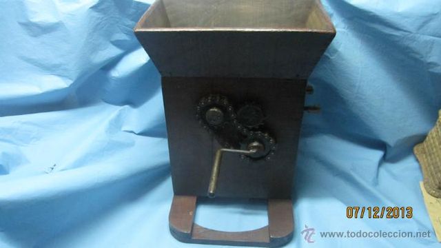 PEZZO DA MUSEO ETNOGRAFICO IN LEGNO DA GRAFFIARE R