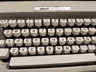 Maquina de escribir Olivetti lettera 40