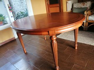 Mesa elíptica de cerezo