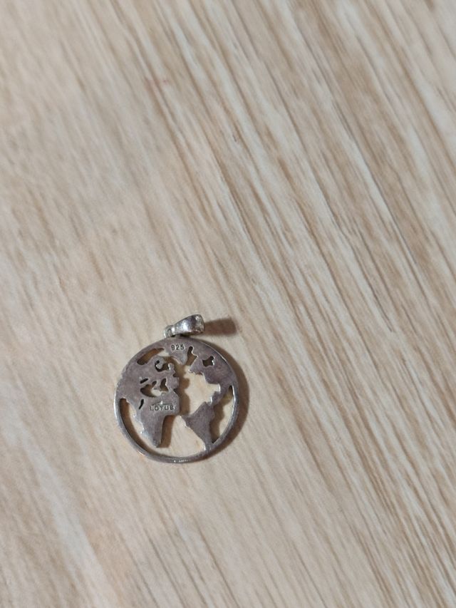 Colgante de plata bola del mundo Lotus