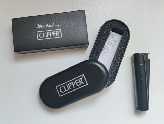 Mechero Clipper acero negro mate.