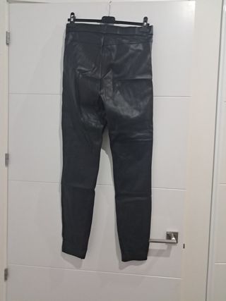 Pantalon polipiel zara