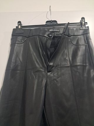 Pantalon polipiel zara