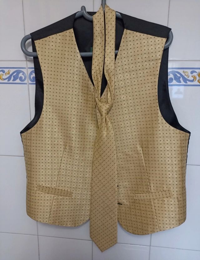 Chaleco y corbata