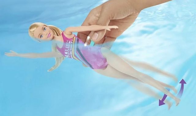 Barbie nadadora