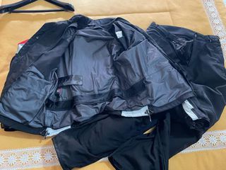 Vendo traje de cordura Dainese con Gore-tex
