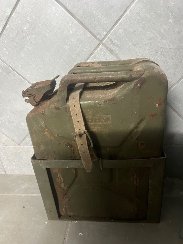 PETACA Y SOPORTE MILITAR COMBUSTIBLE