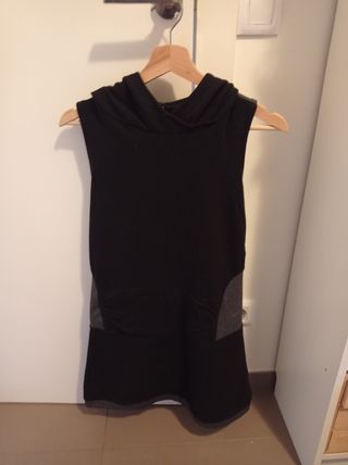 Vestido ajustado con capucha