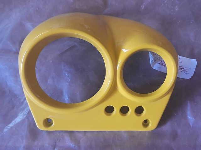 TAPA CUENTAKILÓMETROS AMARILLA DE YAMAHA AEROX