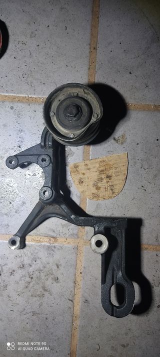 Soporte Bomba de dirección y Poleas Jeep Wj 3.1