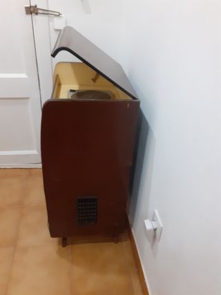 Radio tocadiscos antiguo
