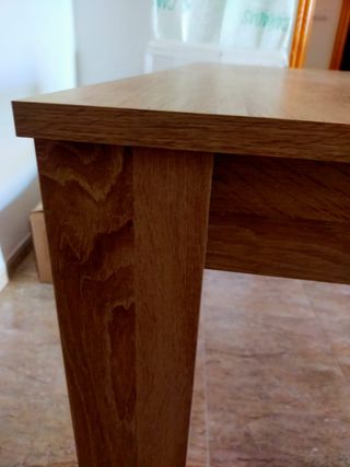 Mesa de comedor sin estrenar.