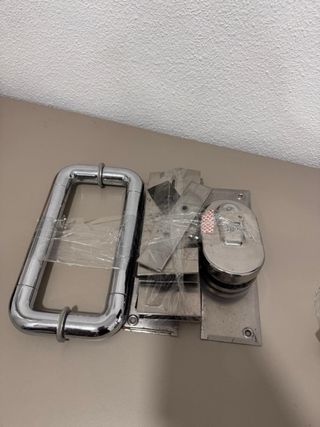 Cerradura puerta de cristal de negocios