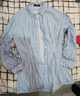 Vestido camisero corto de rayas de Bershka