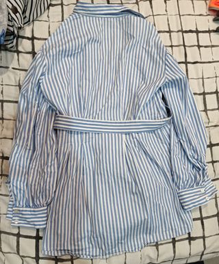 Vestido camisero corto de rayas de Bershka