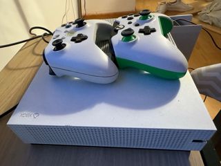 Xbox one s 500GB + 22 Juegos