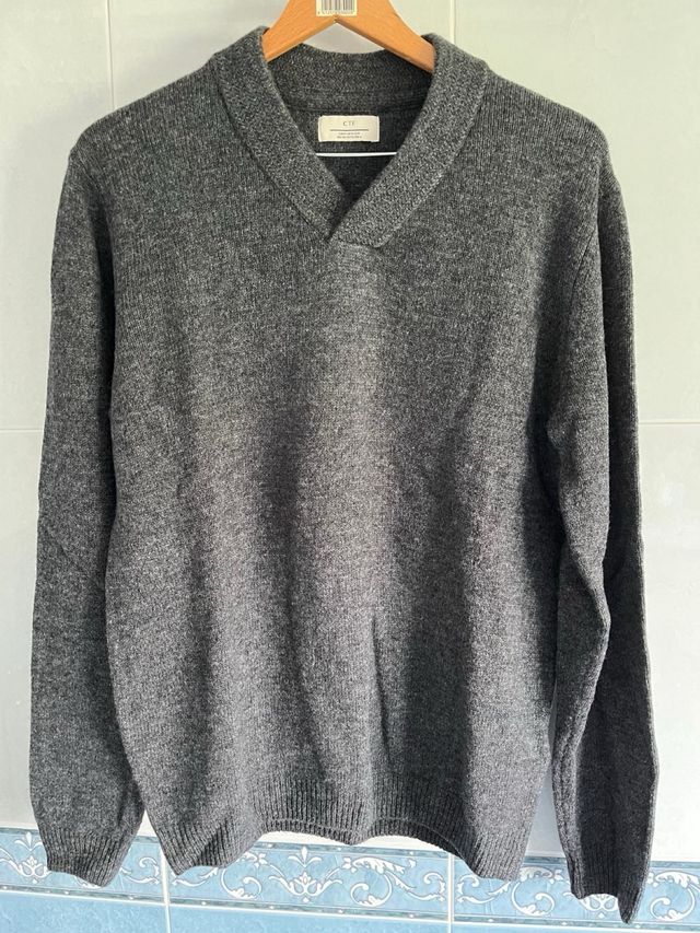 Jersey gris cuello pico