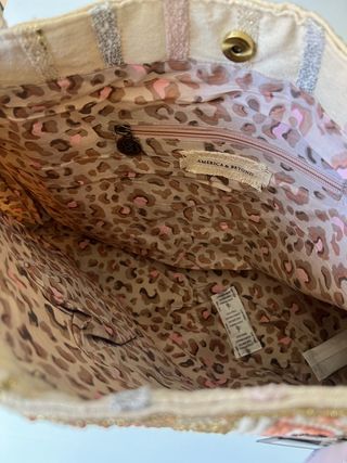 Bolso Tote Grande con Detalles de Abalorios