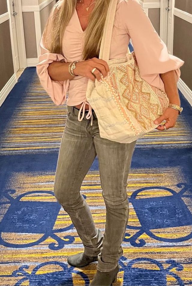 Bolso Tote Grande con Detalles de Abalorios