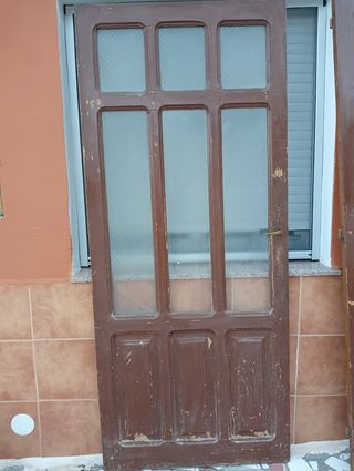 Antigua puerta de madera maciza 