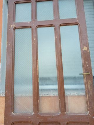 Antigua puerta de madera maciza 