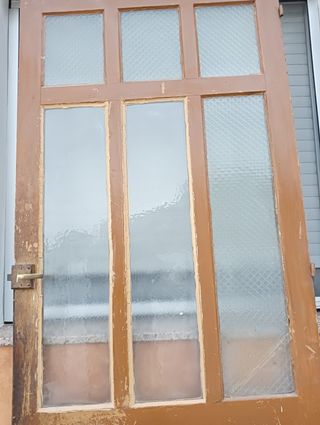 Antigua puerta de madera maciza 