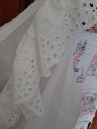 Blusa blanca con encaje Oysho