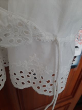 Blusa blanca con encaje Oysho