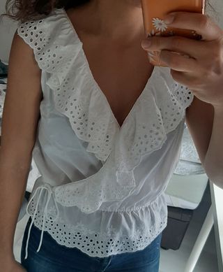 Blusa blanca con encaje Oysho
