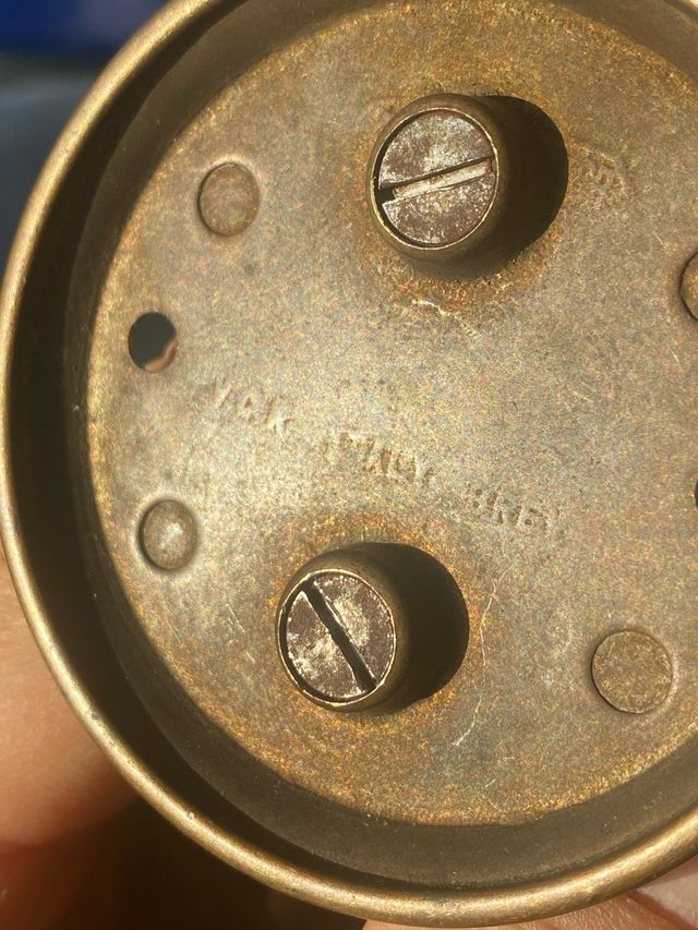 CUELGA ROPA DE BRONCE ANTIGUO AÑOS 50 60